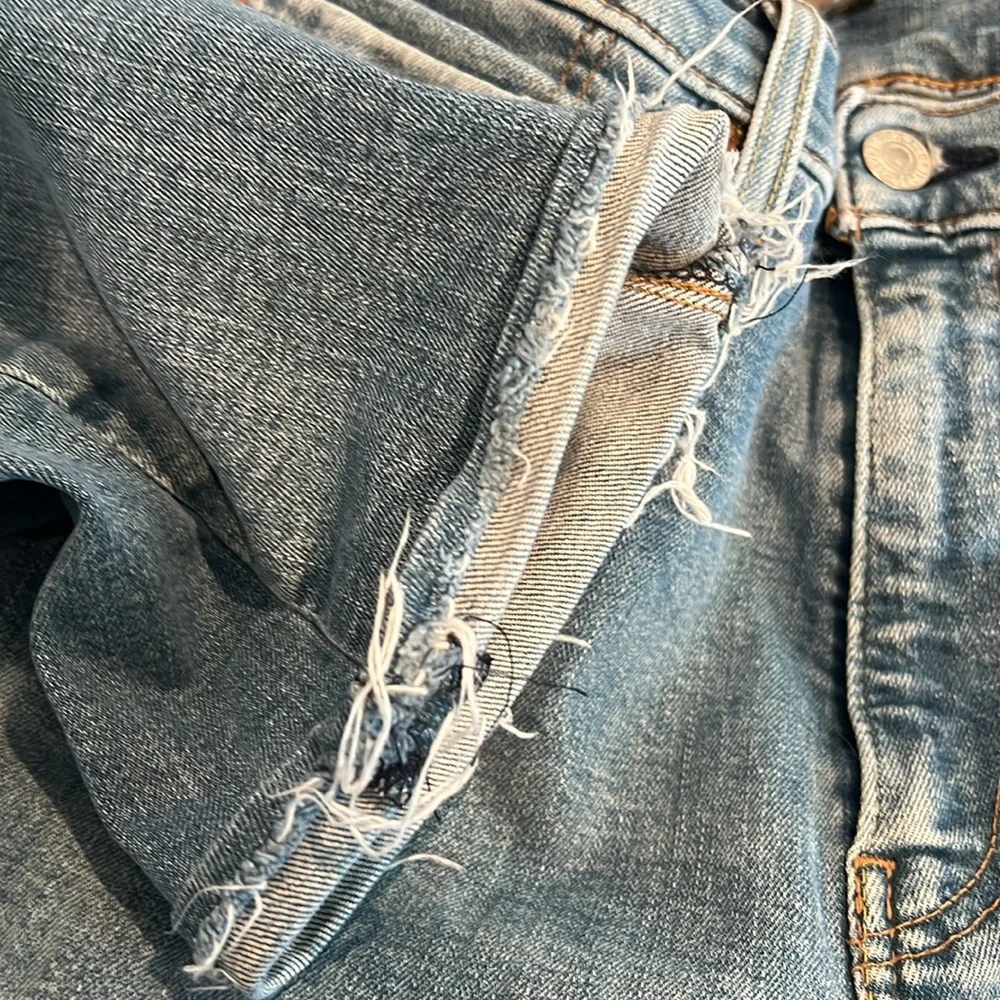 Levi’s 502 Jeans